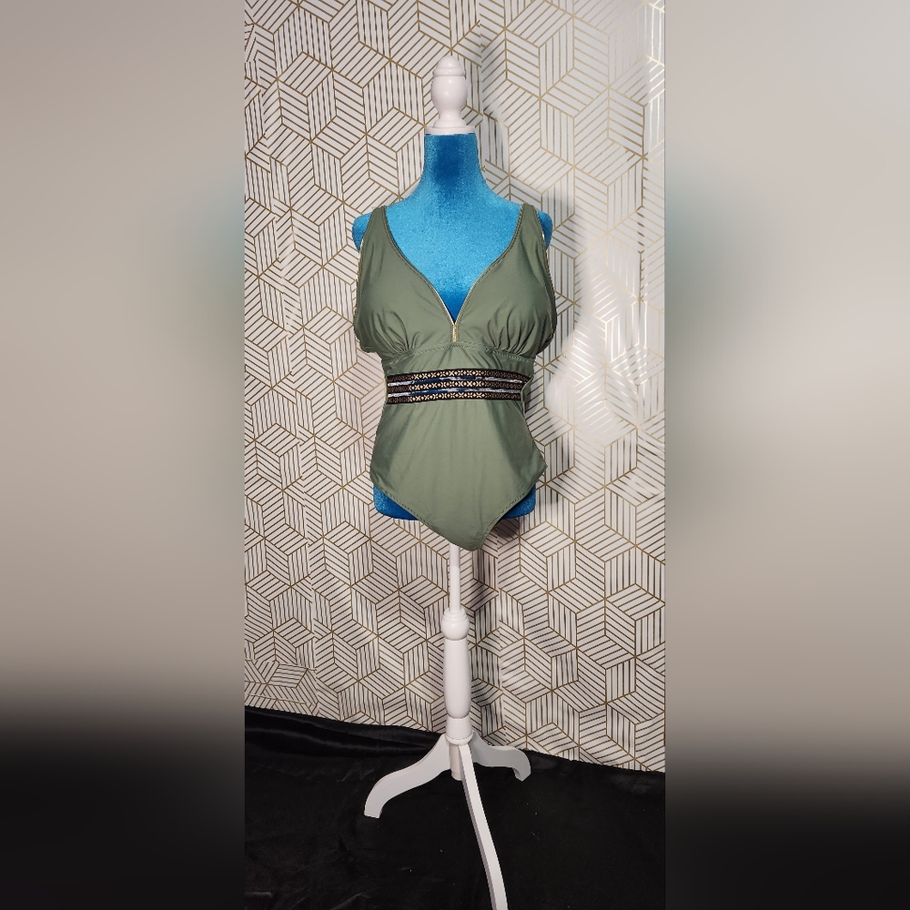 Womens Green bathing suit with gold accents (SIZE 2XL)